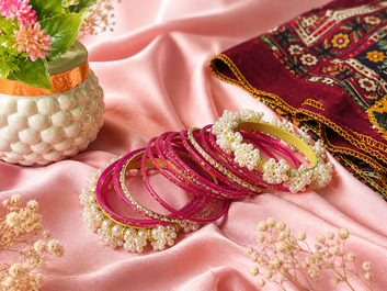Bindiya Bond Pink Glass Bangles Set